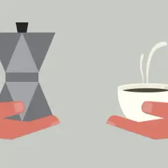 Moka pronta per servire un fumante caffè. Una mano porge la moka, l'altra una tazzina con il caffè che esce dalla moka.
