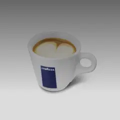 Tazza Lavazza con schiuma di latte a forma di cuore, perfetta per illustrare la differenza tra cappuccino e caffè macchiato.