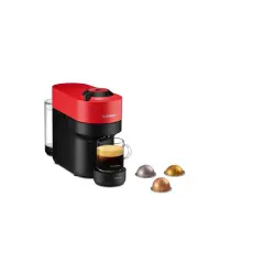Macchina Nespresso Vertuo Pop rossa con caffè pronto e capsule. La luce rossa lampeggia, segnalando un'attesa.