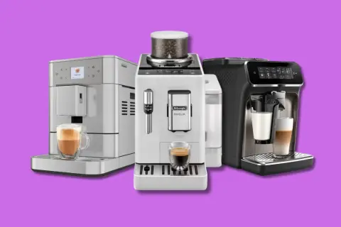 Tre macchine da caffè automatiche, una bianca con chicchi visibili, una grigia e una nera, pronte a preparare il tuo espresso.