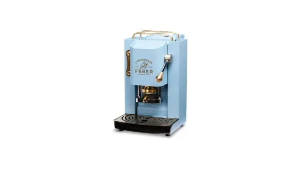 Macchina Faber color azzurro, con logo "L'Officina di Faber", pronta per un caffè ma non esce acqua.
