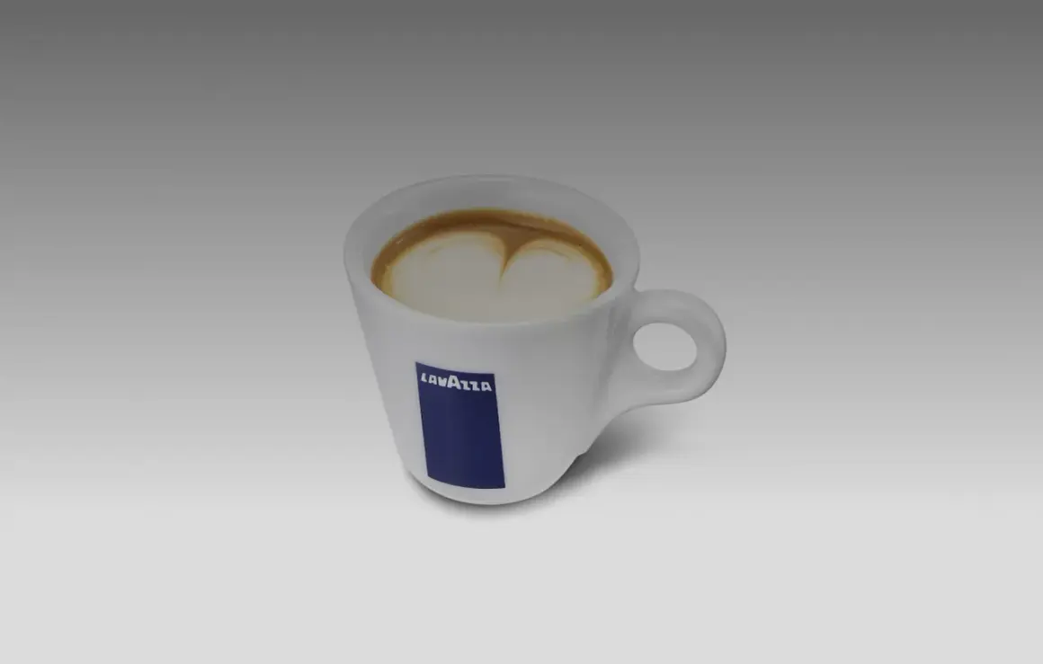 Tazza Lavazza con schiuma di latte a forma di cuore, perfetta per illustrare la differenza tra cappuccino e caffè macchiato.