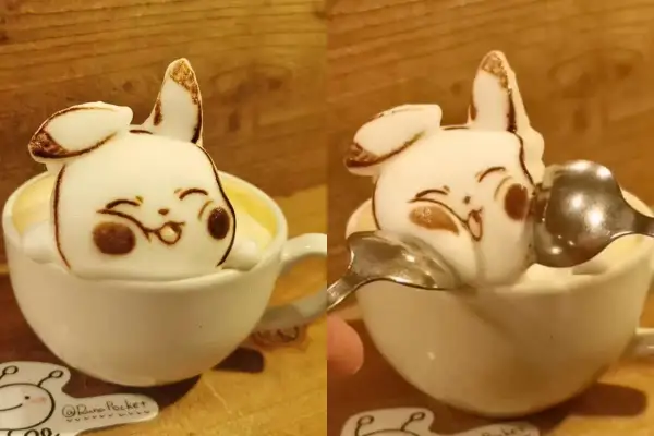 Un adorabile Pikachu in latte art 3d spunta da una tazza di caffè, pronto per essere gustato.