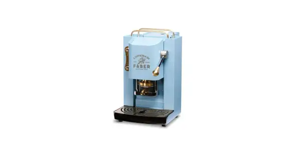 Macchina Faber color azzurro, con logo "L'Officina di Faber", pronta per un caffè ma non esce acqua.